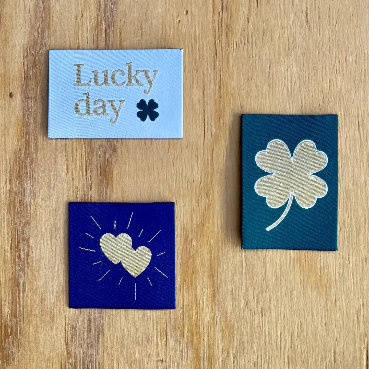 NOUVEAU : assortiment d'étiquettes à coudre "Chance"