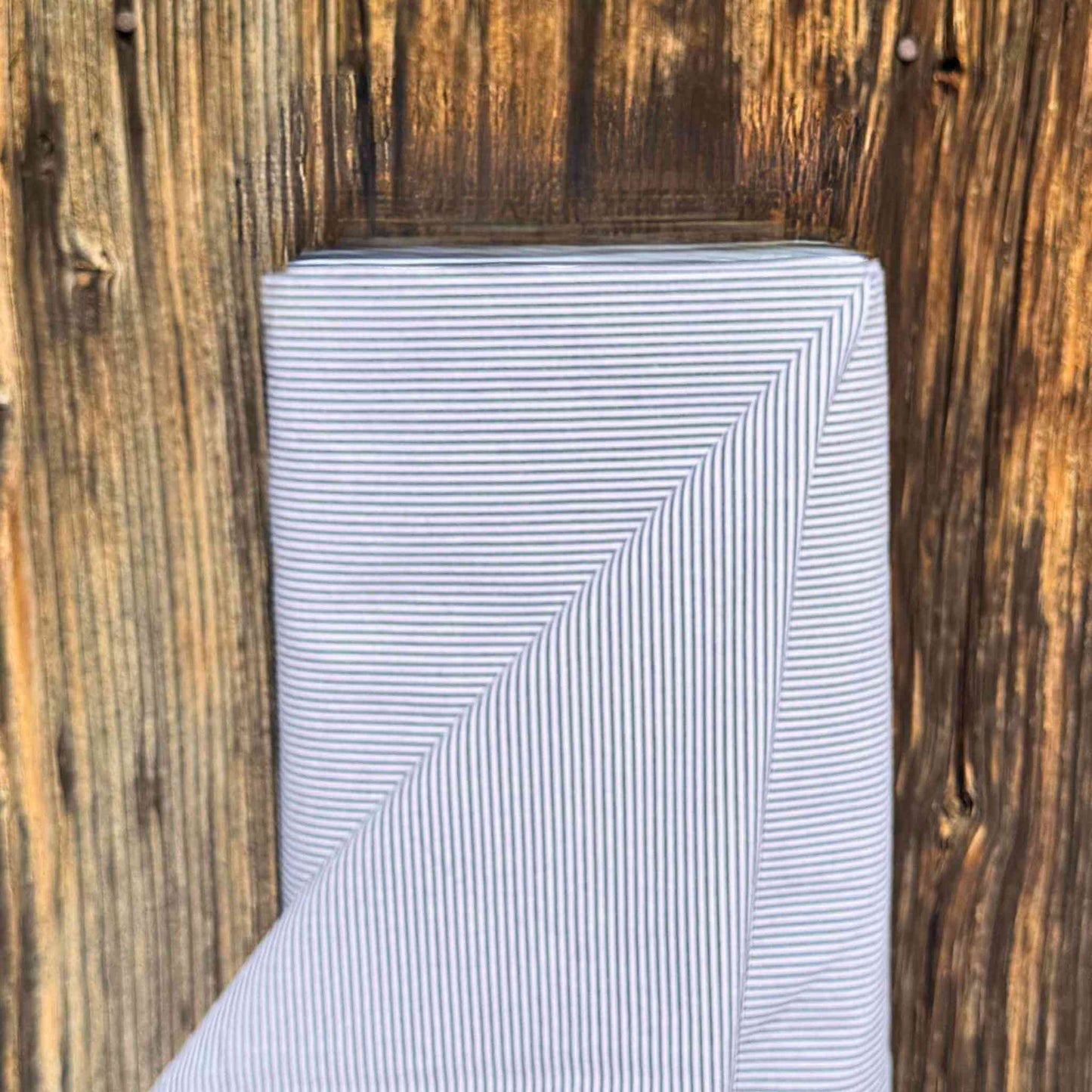 Tissu Seersucker de coton rayé bleu et blanc