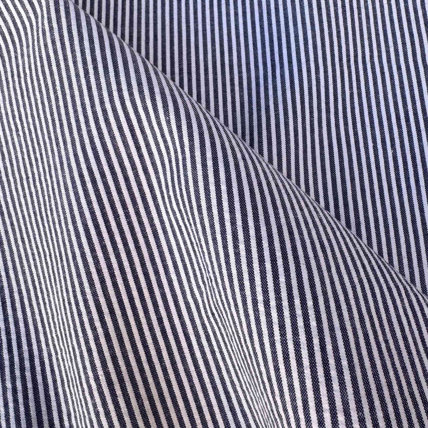 Tissu Seersucker de coton rayé bleu et blanc